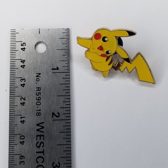 Enamel Pikachu Pokémon Official Pin - Picture 4 of 4